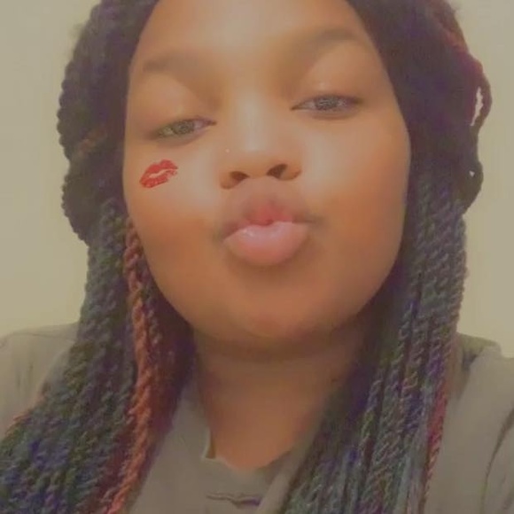 Poshmark profile picture for @freshman